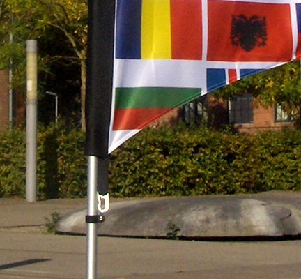 beachflags afwerking met zwart band met clip
